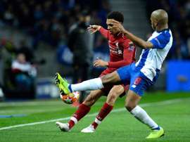 Everton are in the hunt to sign Brahimi (r). EFE
