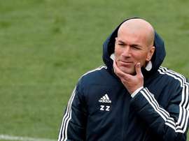 Hazard, um lateral e um meia. EFE