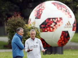 Boca se entrenó con la compañía de Queiroz. EFE