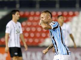 Everton sigue en racha, pero Gremio rompe la suya. EFE