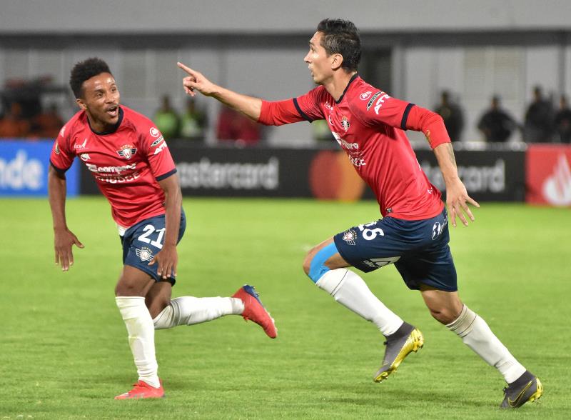 Wilstermann echa el freno en Santa Cruz