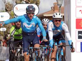 El corredor burgalés del Movistar Carlos Barbero (i) se impuso en la primera etapa de la XXXIV Vuelta Ciclista a Castilla y León entre localidades burgalesas de Belorado y Castrojeriz pero una reclamación dio la etapa y el liderato a Cimolai. EFE