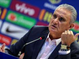 Tite confirmou que falará com Neymar. EFE