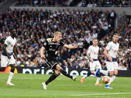 Donny van de Beek (2L) is wanted by Man Utd. EFE