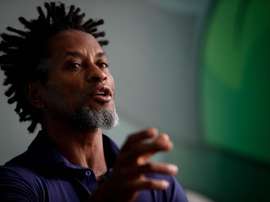Zé Roberto mostra tanquinho para motivar Seleção Sub-23. EFE