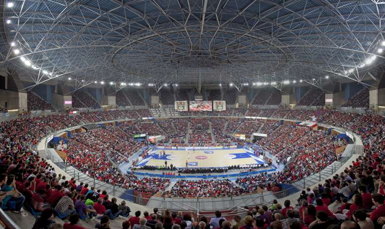 La fase final de la Euroliga que se disputará este fin de semana en Vitoria contará con la presencia de 650 periodistas procedentes de 31 países, que cubrirán los encuentros que disputarán los cuatro finalistas en el pabellón Fernando Buesa Arena. EFE/Archivo