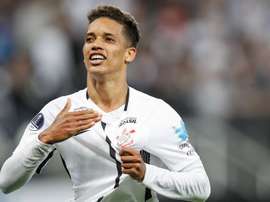 Braça não tira o olho de Pedrinho. EFE/Arquivo