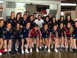 Ramos visitó a la Selección Femenina. EFE