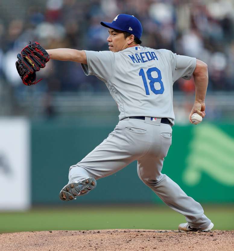 Kenta Maeda de los Dodgers de Los Ángeles durante un partido de la MLB en el Oracle Park de San Francisco (EE.UU.). EFE/Archivo