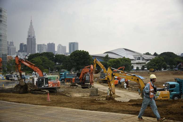 El Comité de Organización de los JJOO de Tokio 2020 dijo este jueves que está analizando los posibles abusos laborales a trabajadores de la construcción de las sedes olímpicas, denunciados en un informe de la federación global de sindicatos del sector. EFE/Archivo