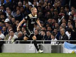 Van de Beek rejects Mourinho and picks Madrid. EFE