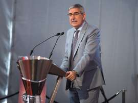El presidente de la Euroliga, Jordi Bertomeu, interviene durante el acto con el que se ha dado comienzo a la fase final a cuatro de la Euroliga de baloncesto este jueves en Vitoria. EFE