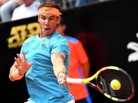 El español Rafa Nadal en acción durante el partido de cuartos de final del torneo de Roma que le enfrentó a su compatriota Fernando Verdasco, este viernes, en Roma, Italia. EFE