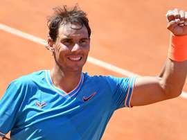El español Rafa Nadal celebra su victoria ante Fernando Verdasco en el partido de cuartos de final del torneo de Roma que les enfrentó a ambos este viernes, en Roma, Italia. EFE