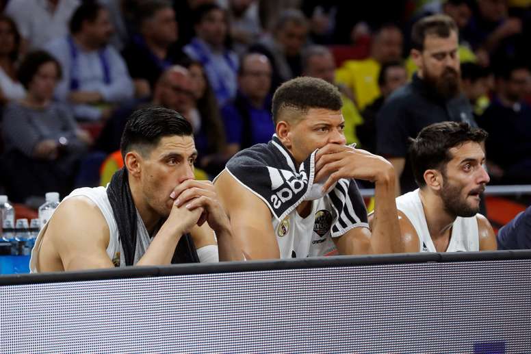 - (i-d) Los jugadores del Real Madrid Gustavo Ayón, Eddy Tavares y Facundo Campazzo, en los segundos finales de la segunda semifinal de la Final a cuatro de la EuroLiga que Real Madrid y CSKA Moscú disputaron en el pabellón Fernando Buesa Arena de Vitoria. EFE