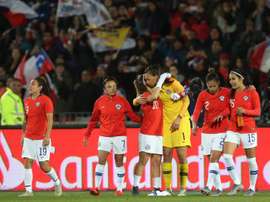 Chile iguala con Colombia y ya piensa en el Mundial. EFE