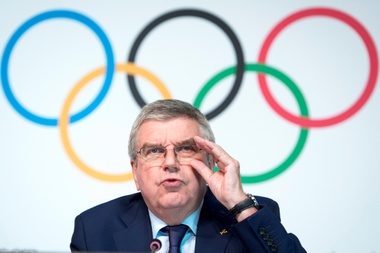 El presidente del Comité Olímpico Internacional (COI) , el alemán Thomas Bach, ofrece una rueda de prensa tras una reunión de la junta directiva del COI en el Museo Olímpico del comité en Lausana, Suiza, este miércoles. EFE