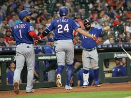 El bateador designado Hunter Pence (c), de los Vigilantes de Texas. EFE/Archivo