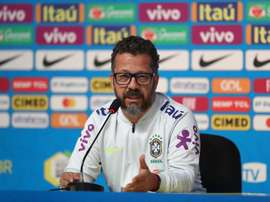 Dudas en banda derecha y en la delantera. EFE