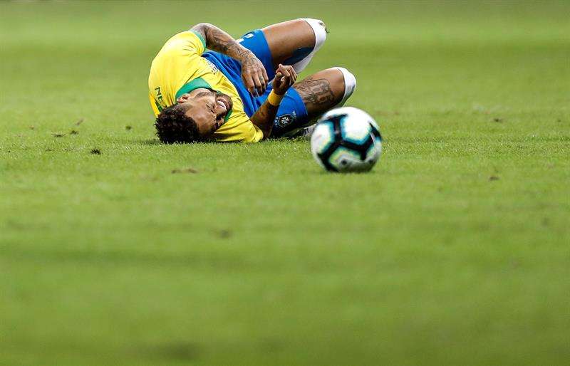 Le style de jeu de Neymar, la cause de ses blessures. EFE