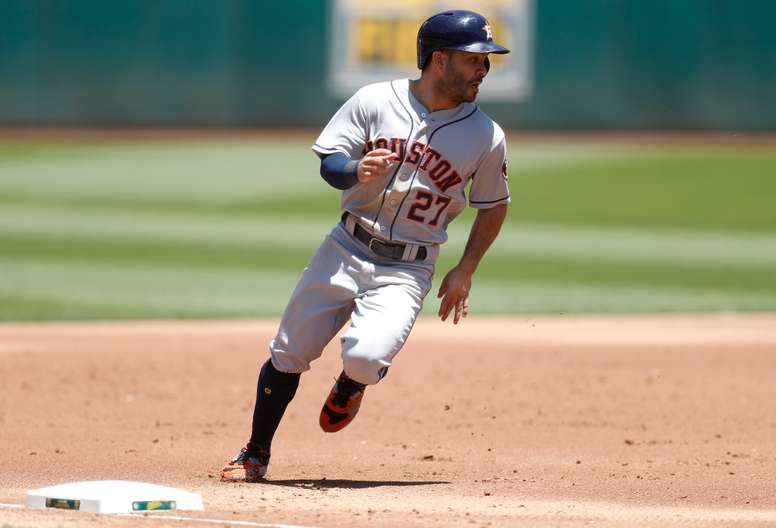 En la imagen un registro del segunda base venezolano de los Astros de Houston, José Altuve. EFE/Archivo
