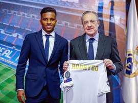 Le president du Real Madrid, Florentino Pérez avec Rodrygo Goes. EFE