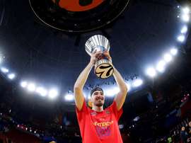 El hasta ahora base del CSKA Nando de Colo tras proclamarse campeón de la Final a cuatro de la Euroliga. EFE/Archivo