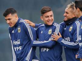 Roberto Pereyra (d) ya está recuperado y podrá jugar ante Paraguay. EFE/Archivo