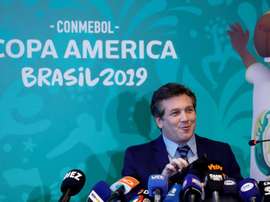 El lado más fútbolero del presidente de la CONMEBOL. EFE/Archivo