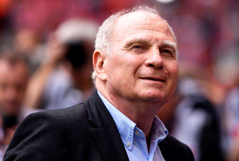 El presidente del Bayern Múnich, Uli Hoeness, molesto porque solo se centren en los fichajes