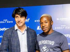 Sergio Fernández presentó a Fuchs. EFE