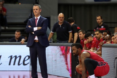 Bo McCalebb (d), base del Tecnyconta Zaragoza, calienta junto a Porfirio Fiscac, durante un partido esta temporada. EFE/Archivo