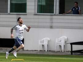 Leo precisa ser mais Messi que nunca na casa de Pelé. EFE