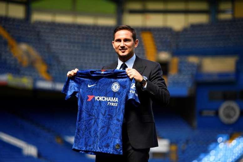 Frank Lampard holds a Chelsea's jersey after attending a press conference at Stamford Bridge in London, Britain. EFE