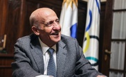 Fotografía del 2 de julio de 2019 muestra al presidente del Comité Olímpico Uruguayo y de la Federación Internacional de Natación (FINA), Julio César Maglione, durante una entrevista con Efe en Montevideo (Uruguay). EFE/Branden Figarola/Archivo
