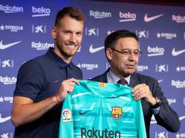 Neto (L) says he is determined to win the Champions League with Barcelona. EFE