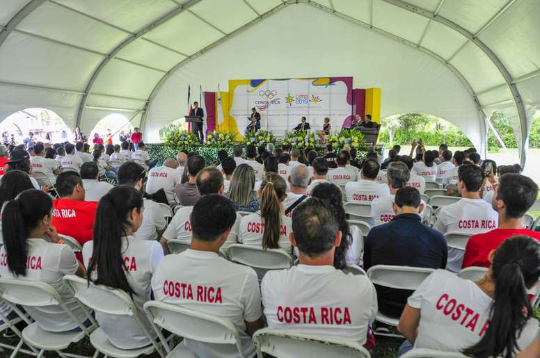 Vista de la ceremonia de juramentación de los atletas que representarán a Costa Rica durante los Juegos Panamericanos y Parapanamericanos Lima 2019, este jueves en la sede del Comité Olímpico Nacional, en San José, Costa Rica. EFE/ Alexander Otarola