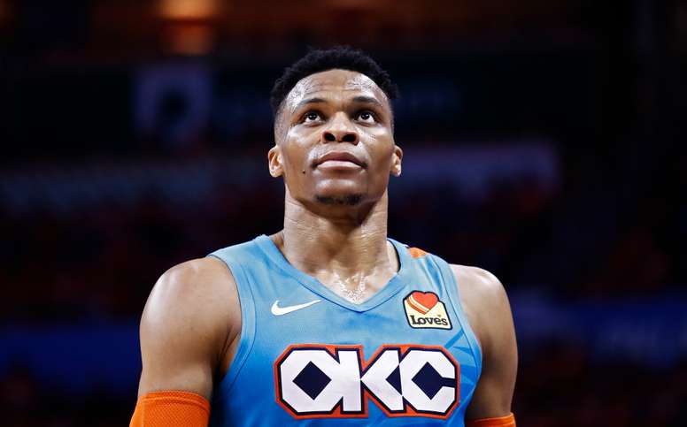La sorpresa de otro gran traspaso dentro de la NBA surgió esta noche cuando los Rockets de Houston confirmaron a través de su dueño el cierre de la adquisición del base estrella Russell Westbrook, de los Thunder de Oklahoma City, y de inmediato volvieron a ser también candidatos al título de liga. EFE/Archivo
