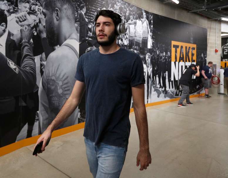 l Barcelona anunció este viernes un acuerdo con el alero Álex Abrines, que firmará hasta junio de 2021, con una temporada más opcional, según informó la entidad azulgrana. EFE/Archivo
