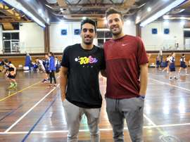 Facu Campazzo y Nico Laprovittola, bases del Real Madrid, fueron registrado este sábado al posar en el Centro Nacional de Alto Rendimiento Deportivo (CENARD), durante una jornada del ProCamp en Buenos Aires (Argentina). EFE