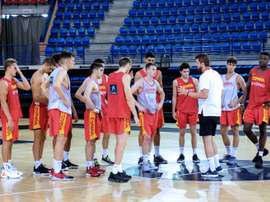 Entrenamiento de la selección española masculina de baloncesto sub18, en el Palacio de Deportes de Logroño, a las órdenes de Javi Zamora. EFE/ Abel Alonso/Archivo