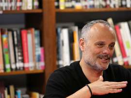 El director de ópera hispano-mexicano Francisco Negrín, ofrece una entrevista a Efe este martes, en Lima (Perú). EFE/Ernesto Arias