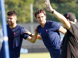 Okay ya se recupera de su lesión de rodilla. EFE