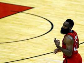 Harden compró acciones del dueño de los Houston Dynamo. EPA/Aaron M.Sprecher