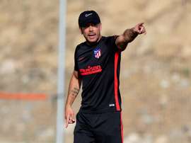 Simeone focused his attention on two contenders for left-back. EFE