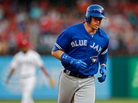En la imagen, el jugador Justin Smoak, de los Azulejos de Toronto. EFE/Larry W. Smith/Archivo