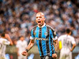 Diego Tardelli entrou em campo para empatar a partida. Arquivo/EFE/Silvio Ávila