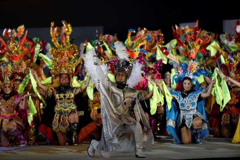 Artistas participan en la ceremonia de clausura de los Juegos Panamericanos 2019 este domingo en Lima (Perú). EFE/Christian Ugarte