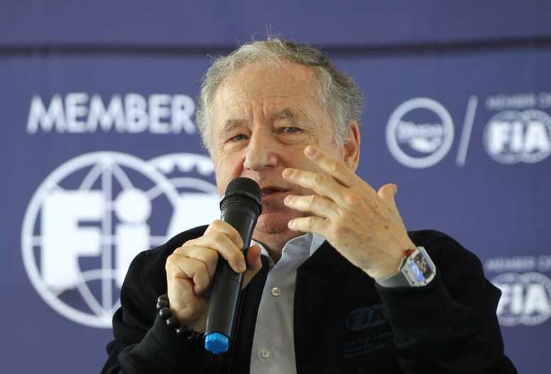 El presidente de la FIA, Jean Todt, habla este domingo durante una conferencia de prensa en Ciudad de México (México). EFE/Mario Guzmán