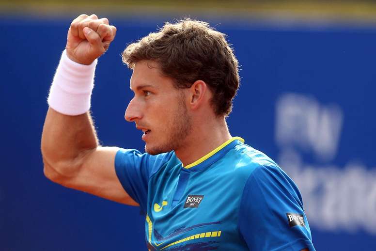 En la imagen un registro del tenista español Pablo Carreño, quien se impuso en dos sets, 7-5 y 7-6 (4), al francés Gilles Simon y pasó a la segunda ronda del Masters 1000 de Cincinnati. EFE/Toni Albir/Archivo